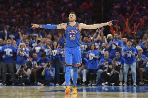 戴格诺特：哈滕表现优异 有个能像他那样限制锡安的对我们是奢侈