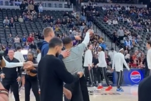 重返丹佛！威少今日首发战旧主 赛前和约基奇嘻嘻哈哈亲切互动