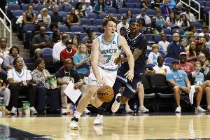 黄蜂4号秀克尼佩尔21岁前单场20分10板 比肩安东尼&迈基吉