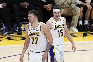 雷迪克：东契奇和里夫斯喜欢互相喷垃圾话 这也让他们更加默契