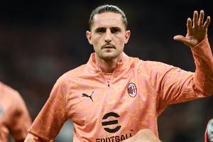 记者：拉比奥特国际比赛日将留在米兰内洛基地养伤，备战米兰德比