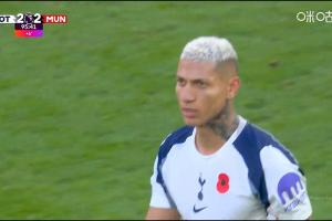 剧本重演里沙利松曾被若塔绝杀打懵，今日破门德里赫特秒扳平