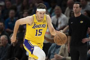 队记：里夫斯检查结果无明显损伤 乐观估计可赶上周二与黄蜂比赛